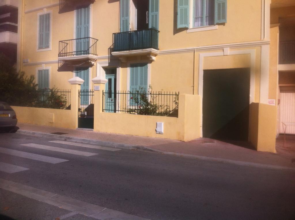 La Maison Au Soleil Menton Rum bild